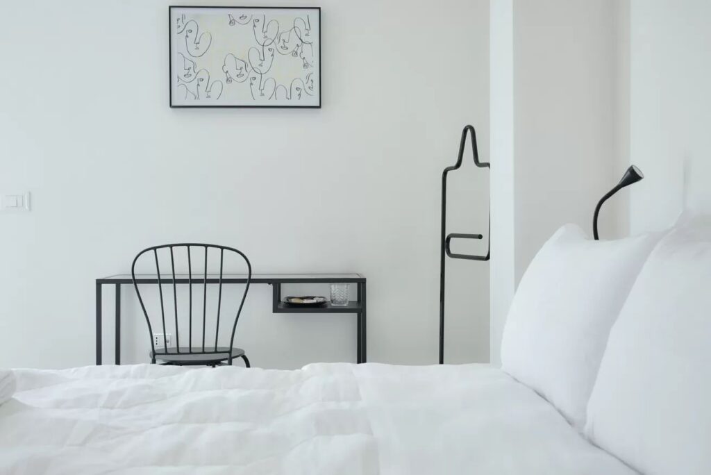 Room Black 03