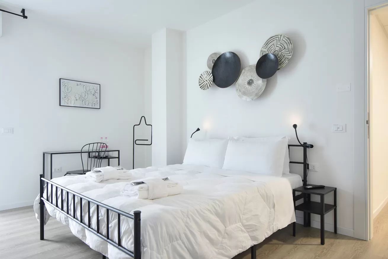 Room Black