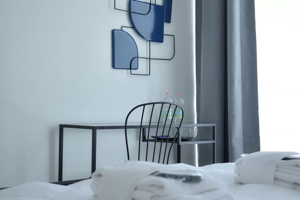 Room Blue 04