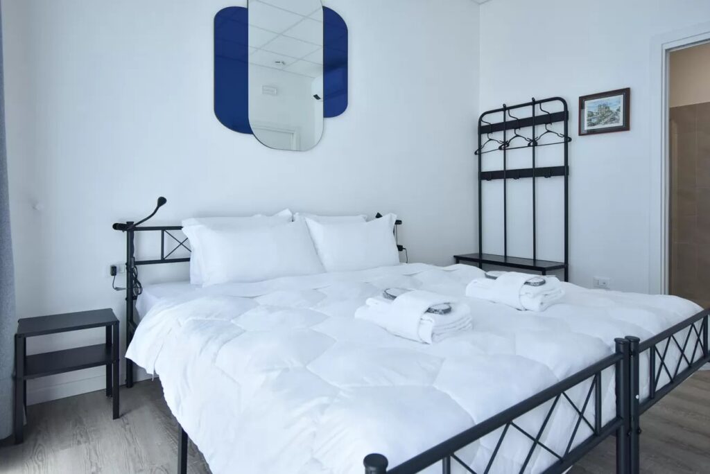 Room Blue 08
