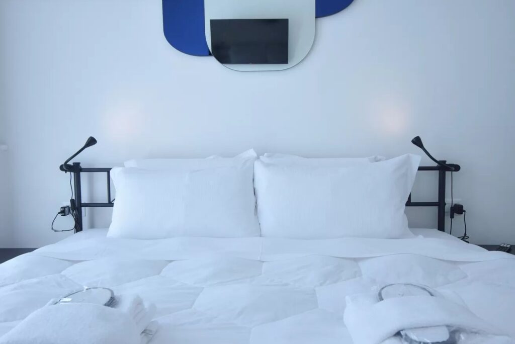 Room Blue 09