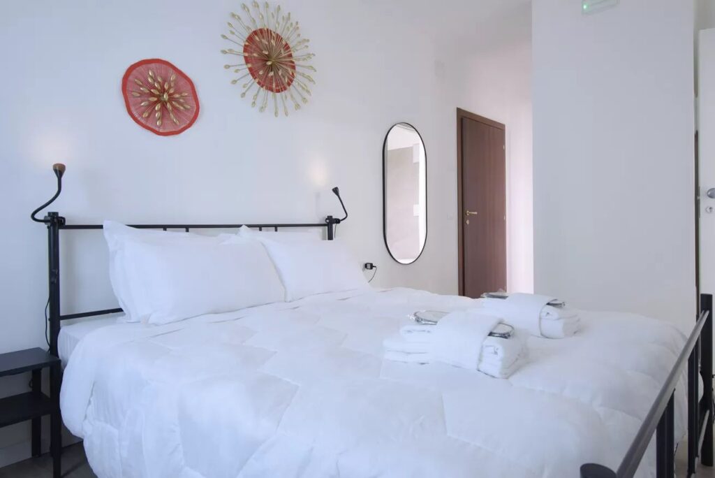 Room Red 06