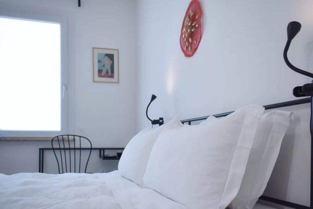 Room Red 08
