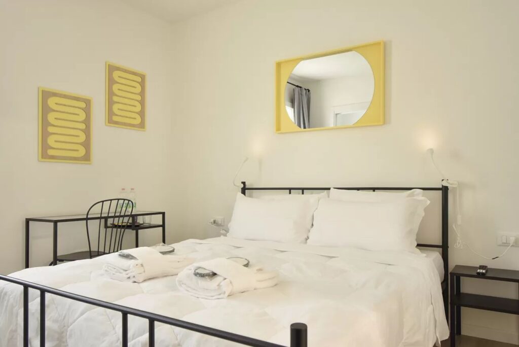 Room Yellow 02