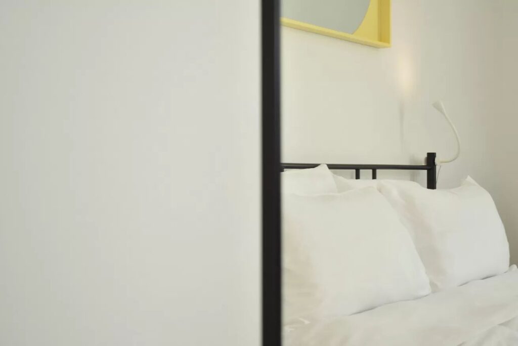 Room Yellow 07