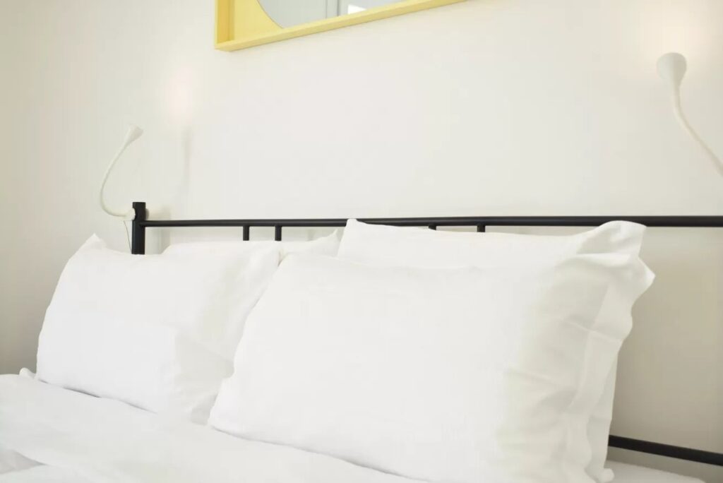 Room Yellow 08